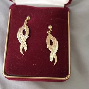 Chic Gold Dangle Earrings